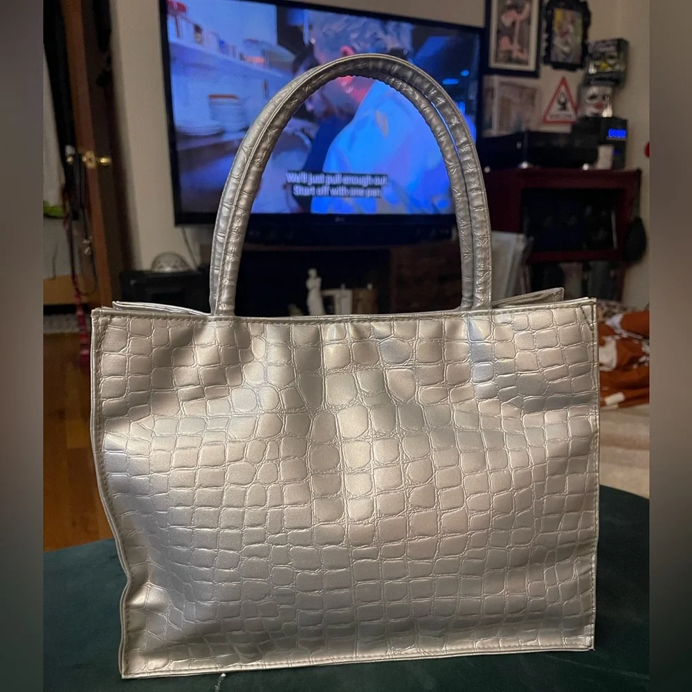 Vintage Marico Dallas Silver Crocodile-Embossed Shoulder Bag